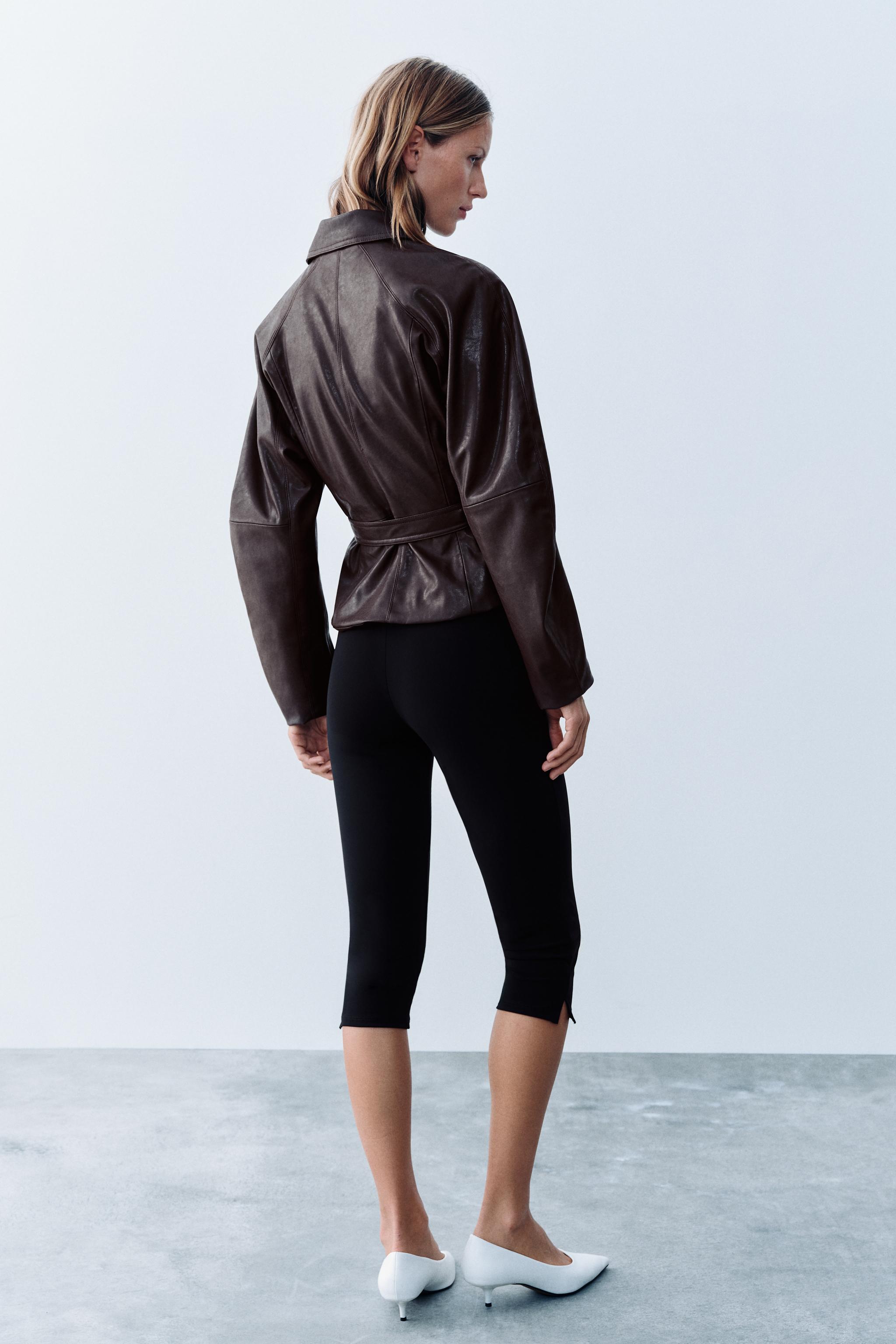 VESTE À CEINTURE EN MATIÈRE SYNTHÉTIQUE